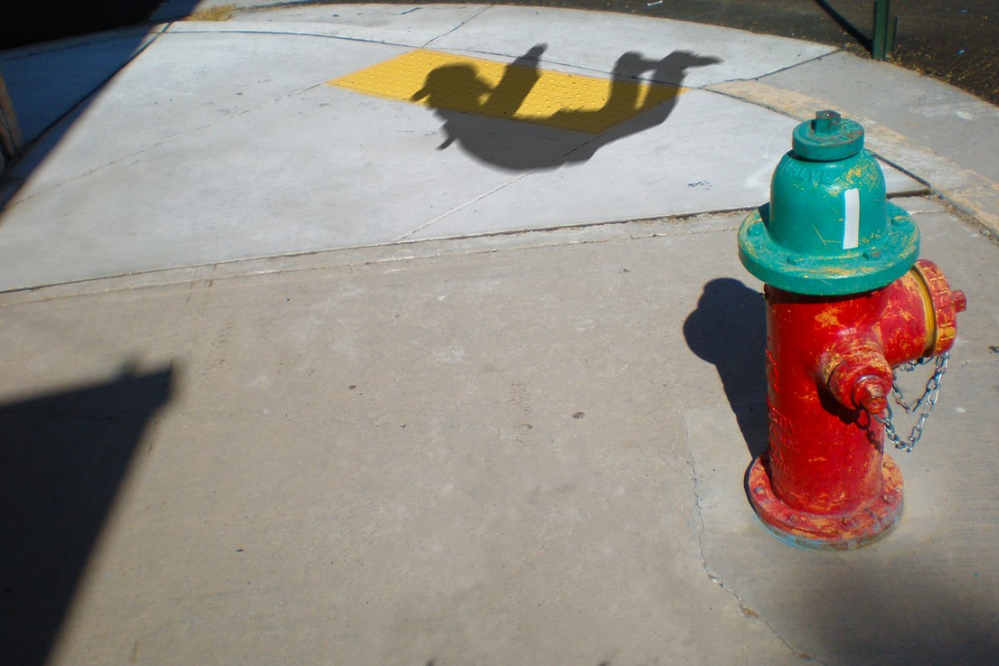 Hydranten die Schatten werfen.jpg